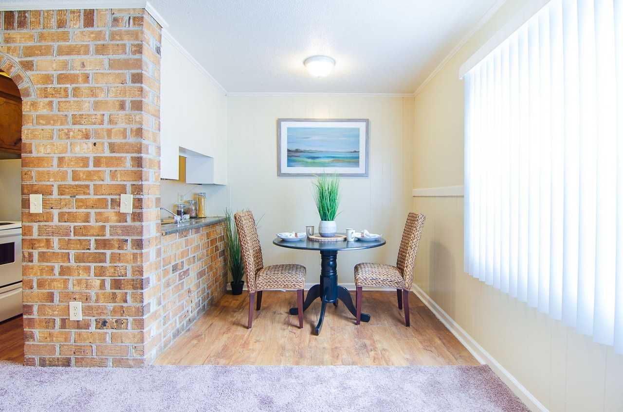 Willow Lake Apartments - Photo 4 of 11