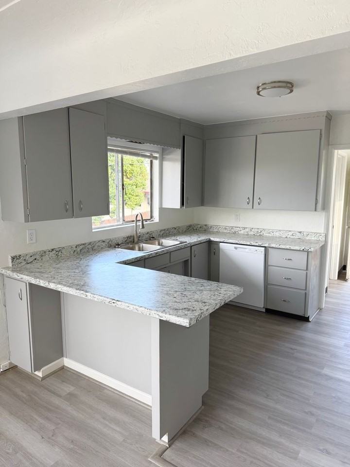 2039 Gold St - Photo 5 of 12