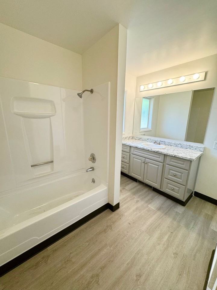 2039 Gold St - Photo 6 of 12