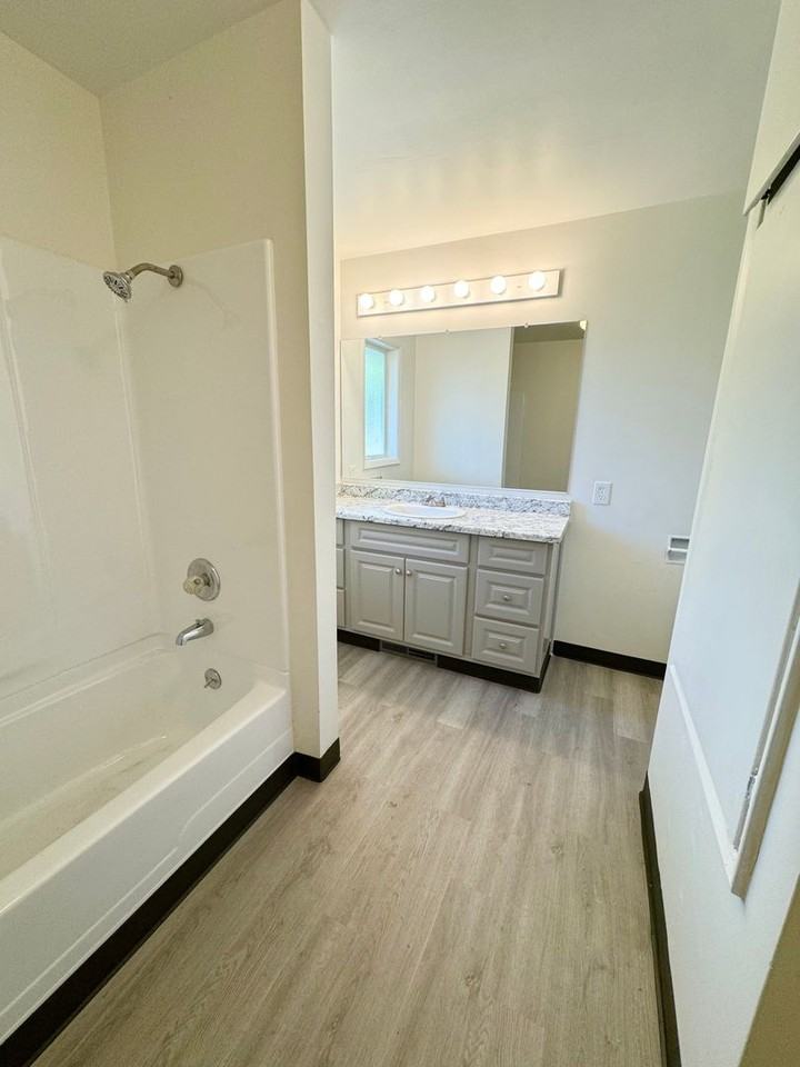 2039 Gold St - Photo 7 of 12