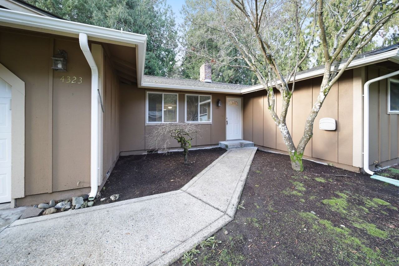 4323 Glen Terra Dr Se - Photo 3 of 36