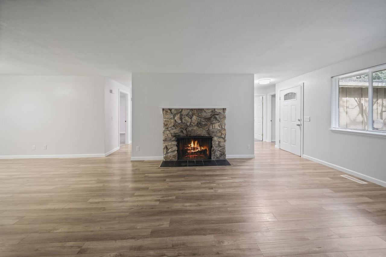 4323 Glen Terra Dr Se - Photo 4 of 36