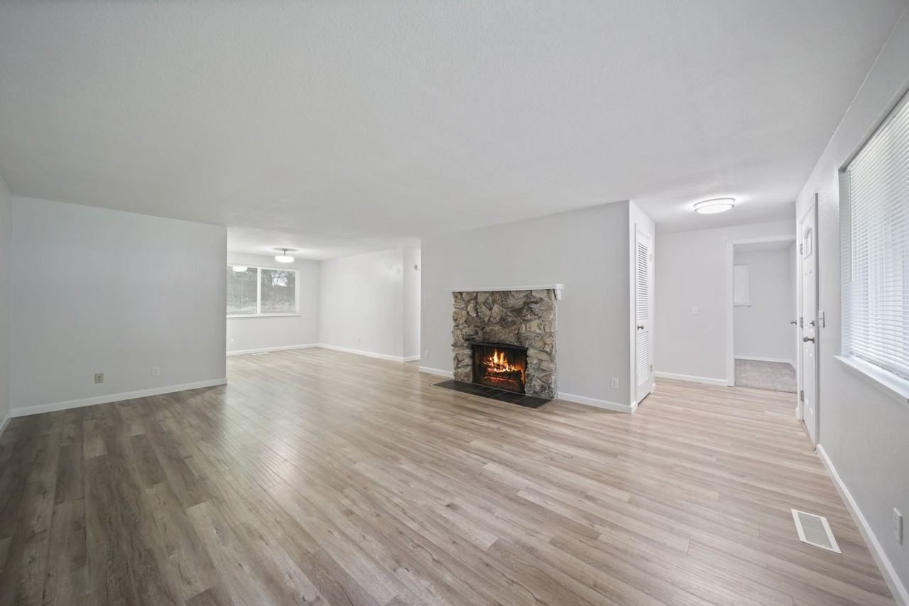 4323 Glen Terra Dr Se - Photo 5 of 36