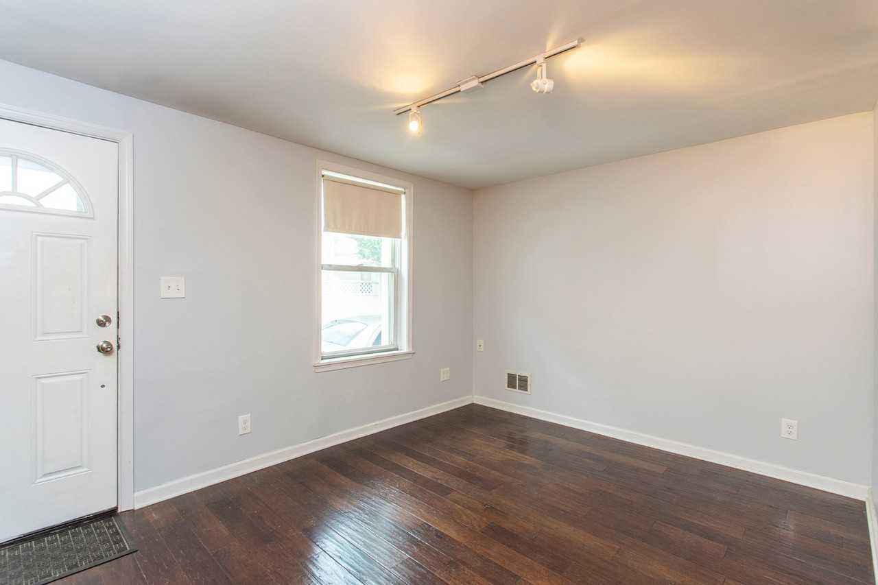 2218 E Oakdale St - Photo 3 of 23