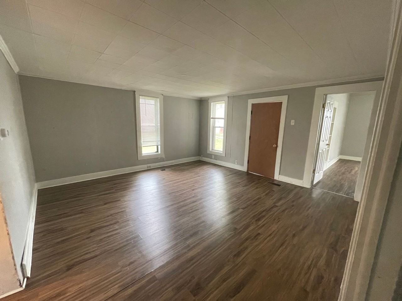 421 N Indiana St - Photo 3 of 15