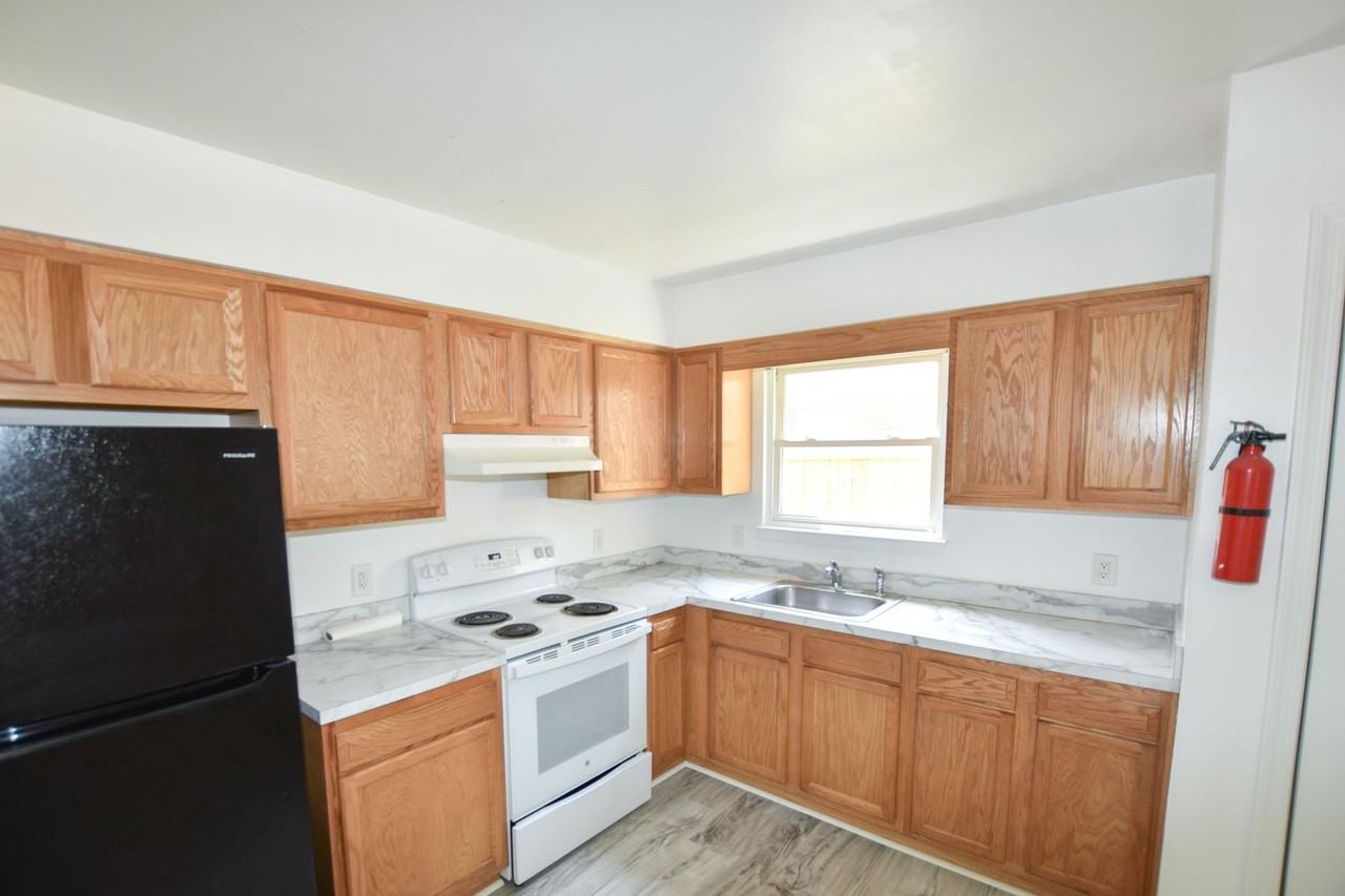 2920 S Cape Henry Ave - Photo 3 of 35