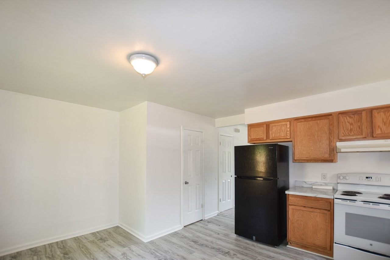 2920 S Cape Henry Ave - Photo 4 of 35