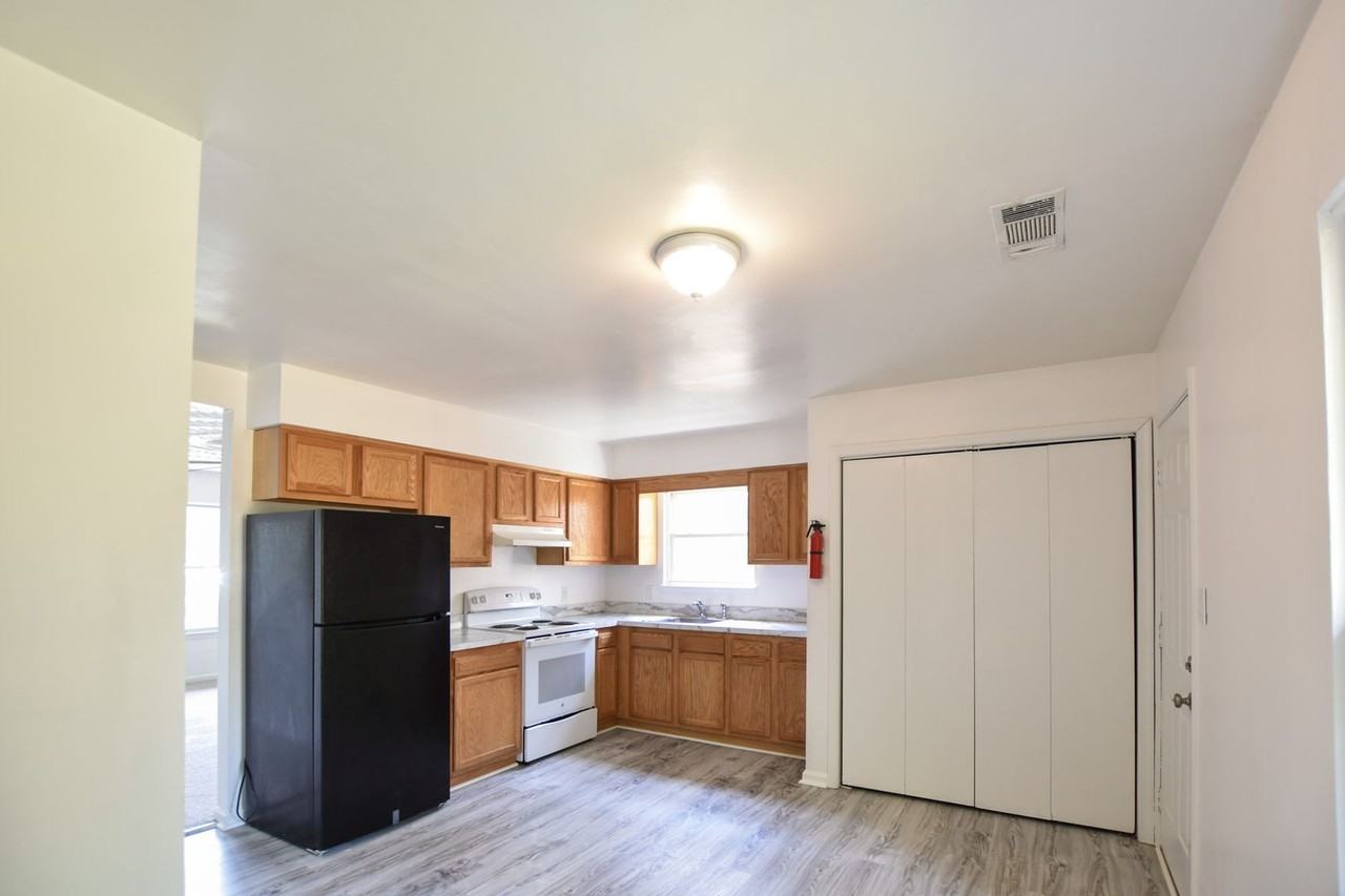 2920 S Cape Henry Ave - Photo 5 of 35