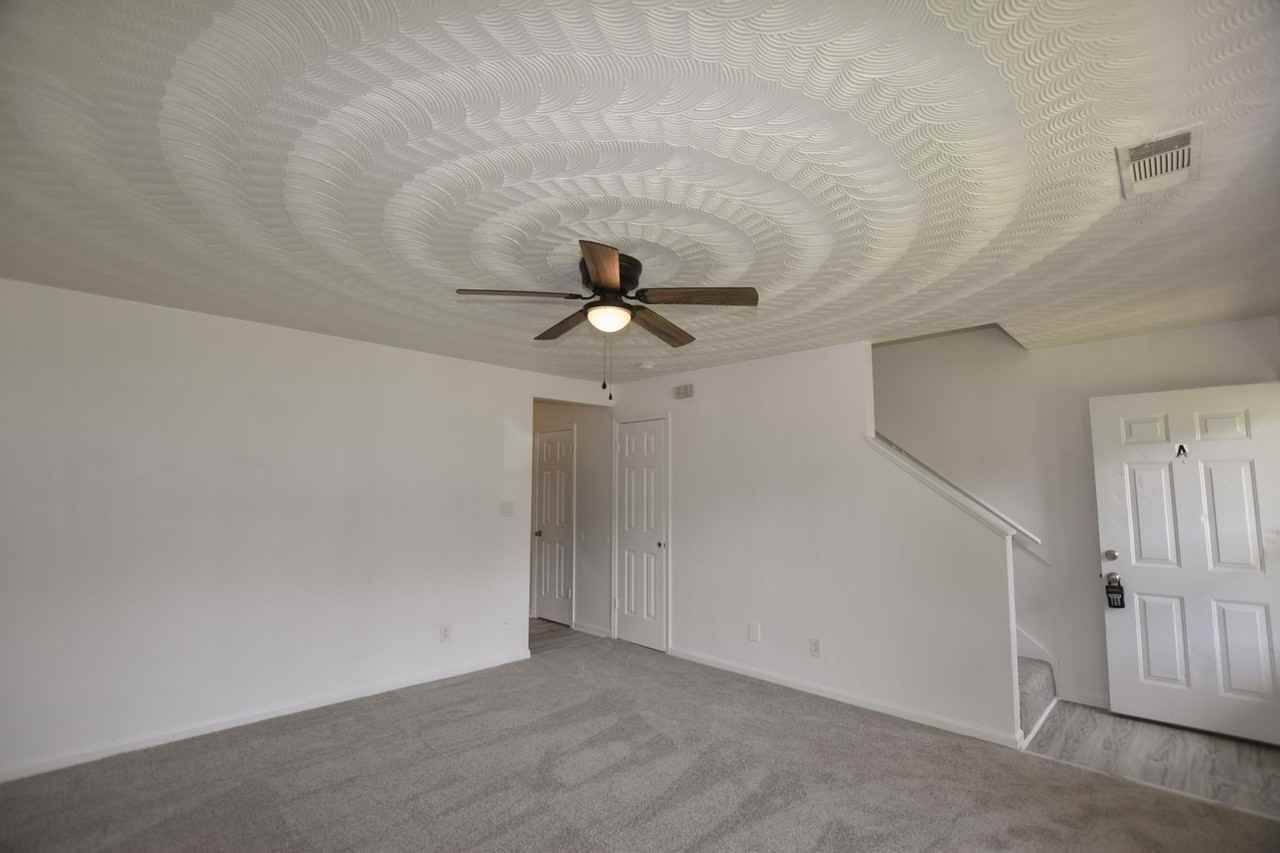 2920 S Cape Henry Ave - Photo 7 of 35