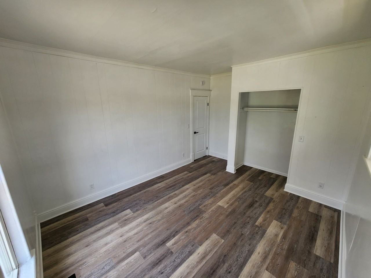 1230 1/2 W Wayne St - Photo 3 of 7