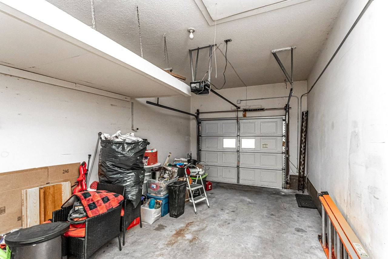 1011 Skyline Dr - Photo 5 of 33