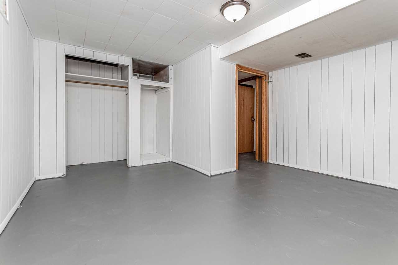 1011 Skyline Dr - Photo 7 of 33