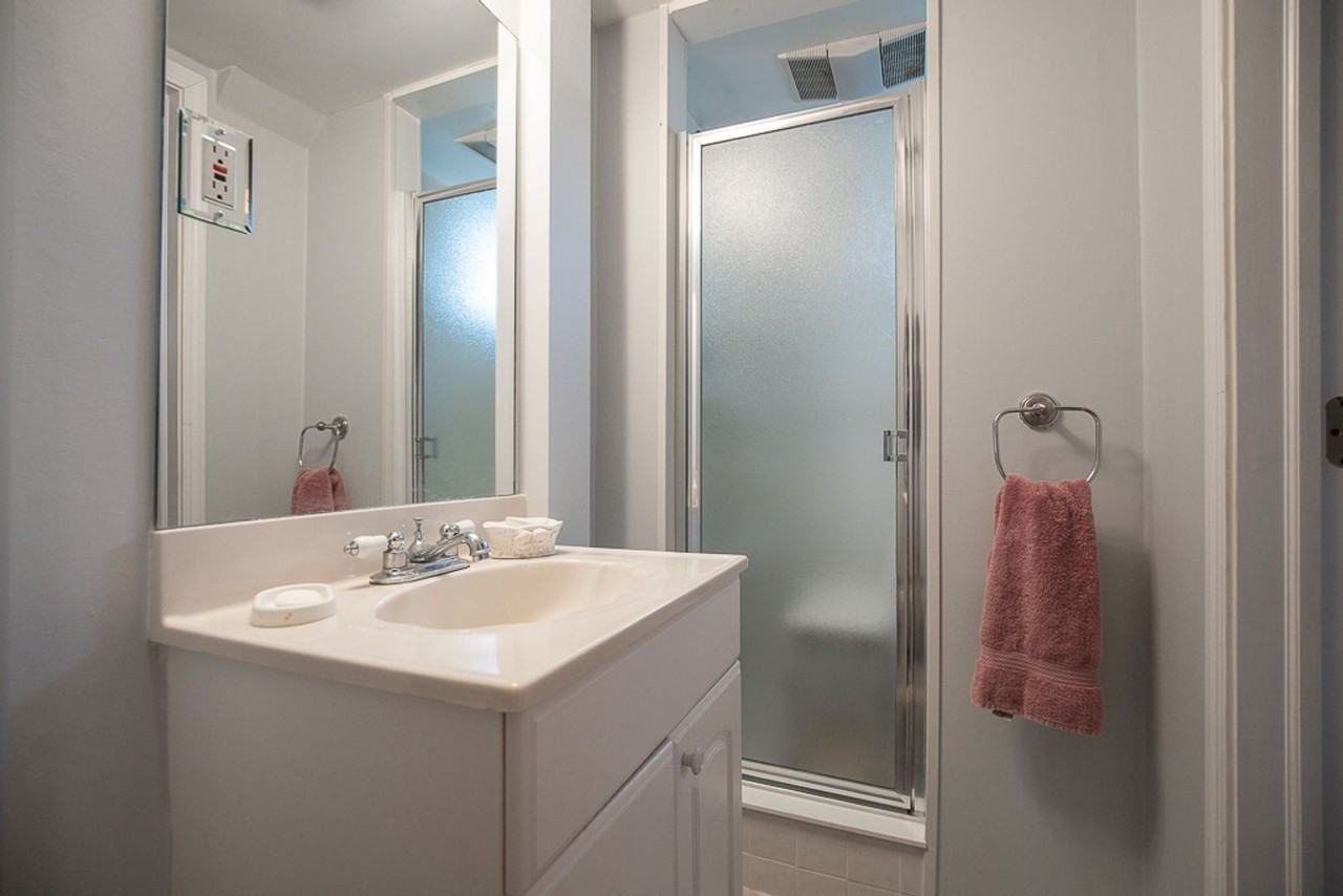 8310 Salisbury Dr - Photo 4 of 32