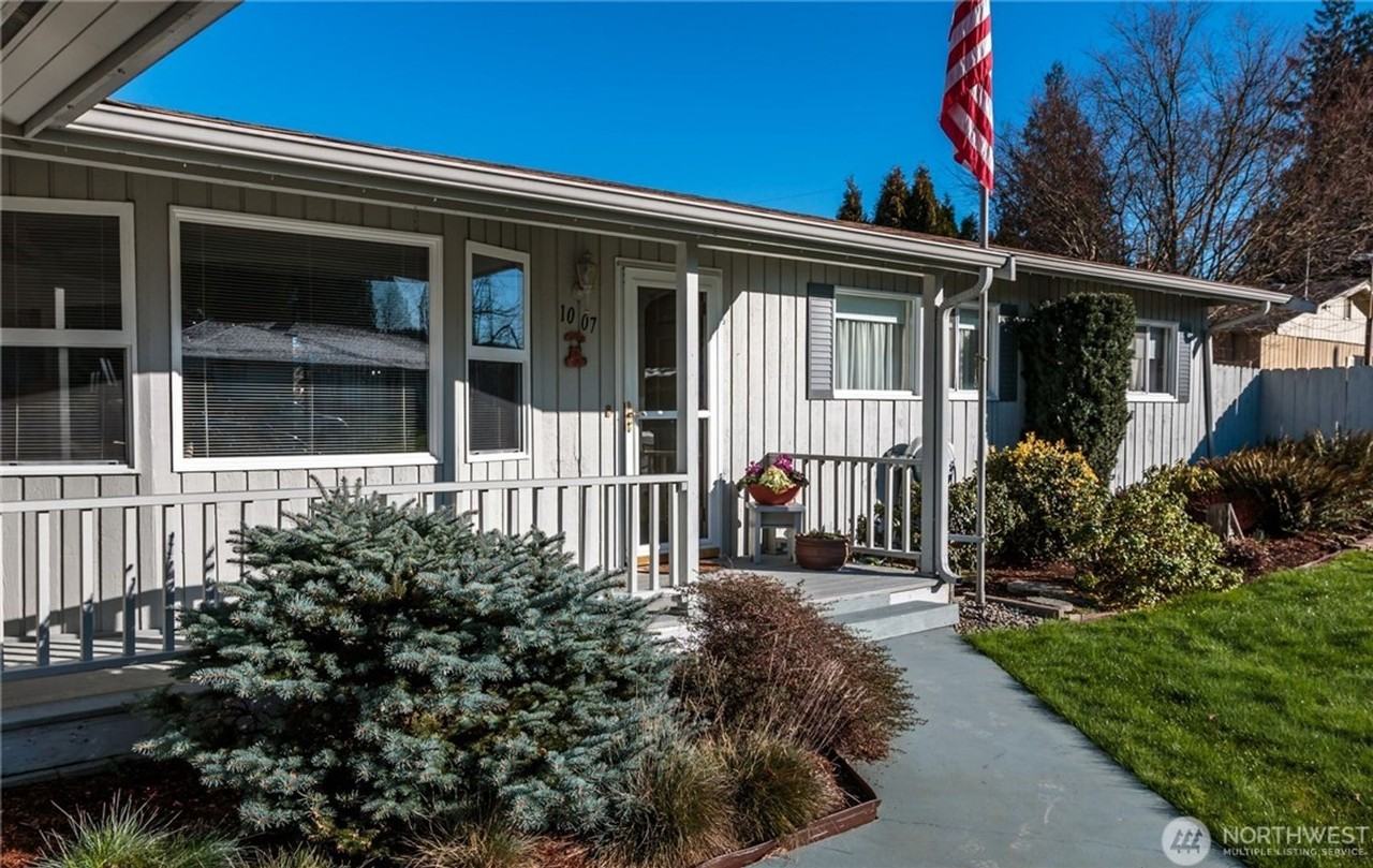 1007 E 4th St - Photo 2 of 22