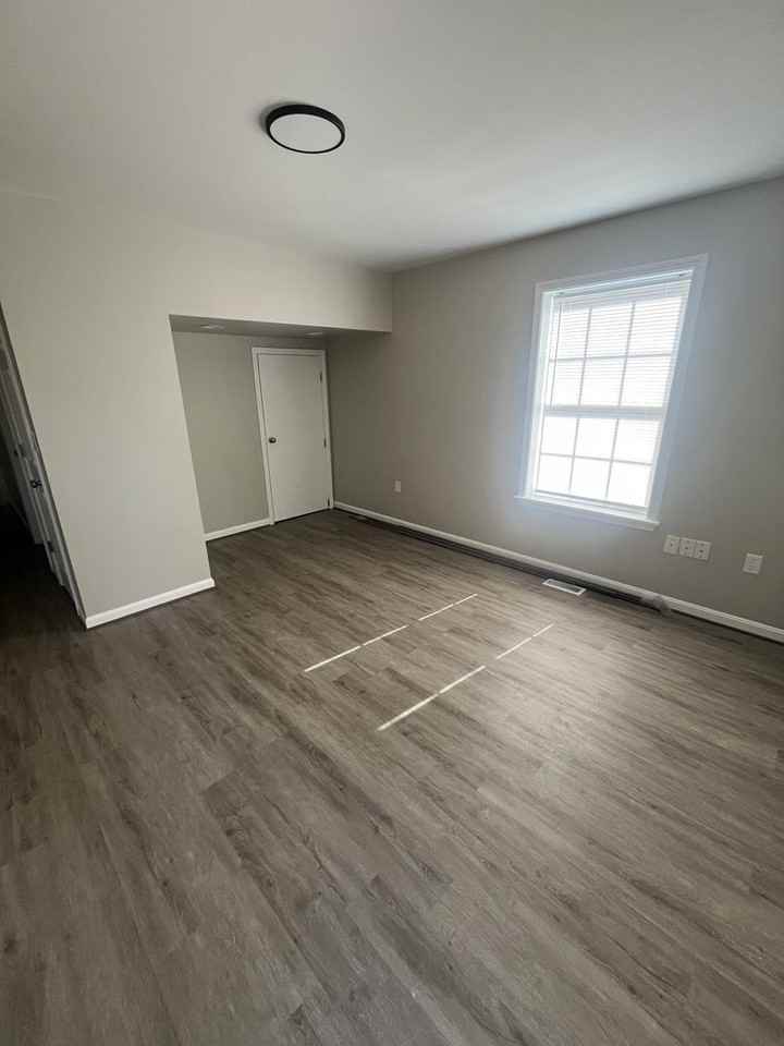 1909 Owen Street - Photo 2 of 19