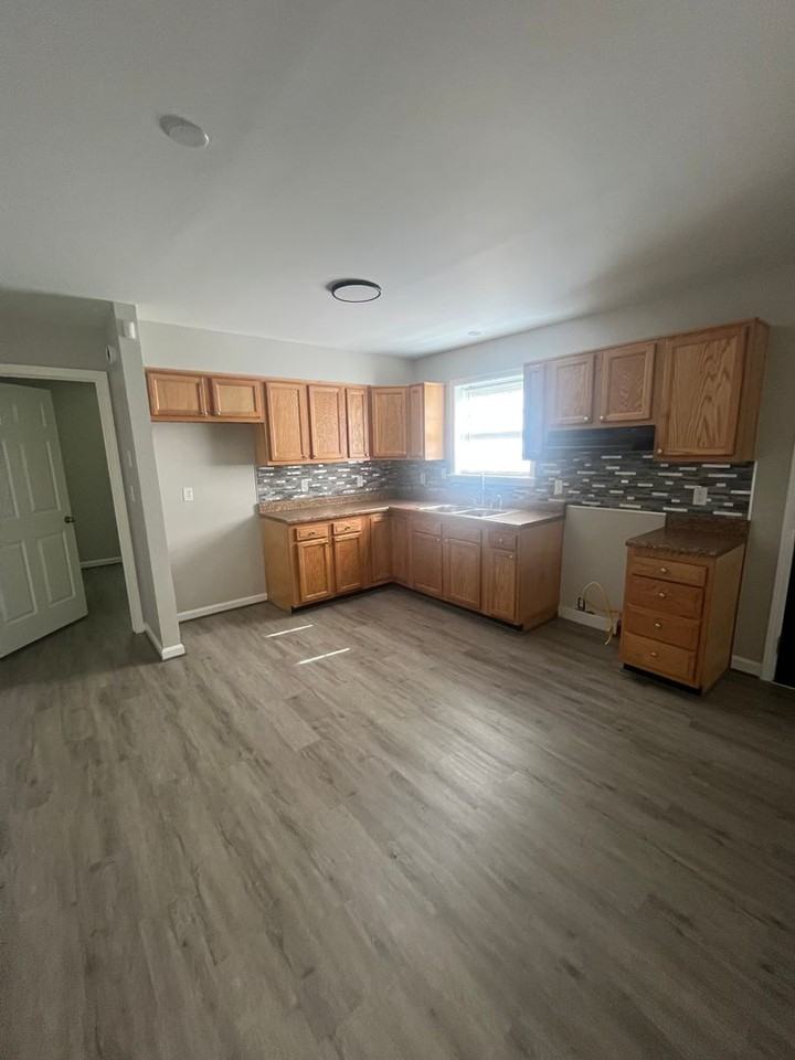 1909 Owen Street - Photo 7 of 19