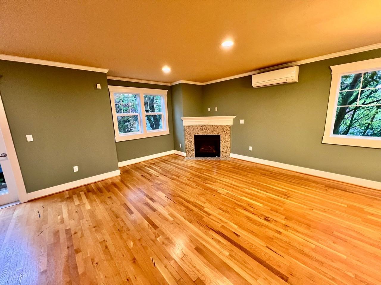 9210B Fremont Ave N - Photo 3 of 32
