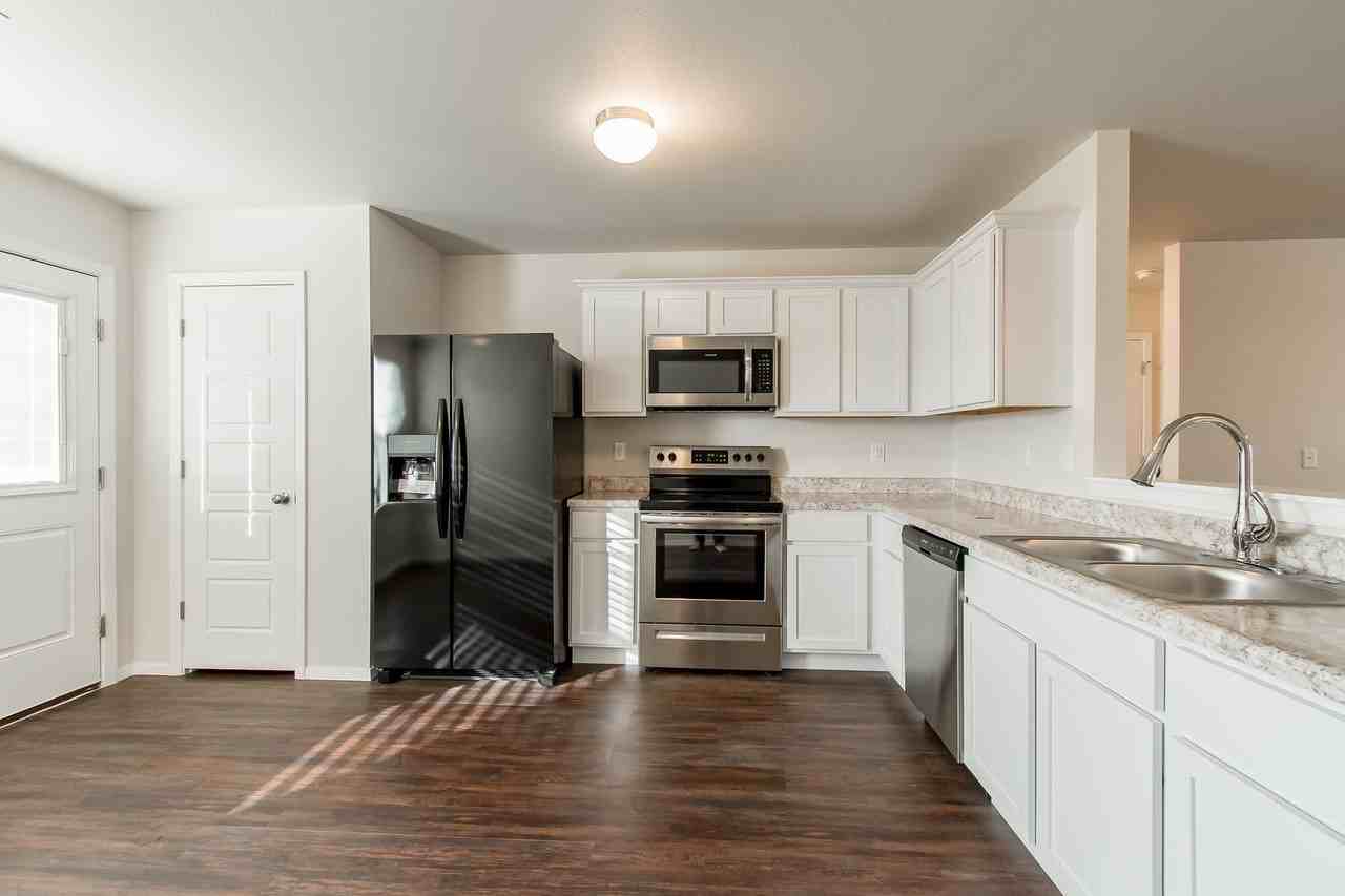207 Pecan St - Photo 6 of 16
