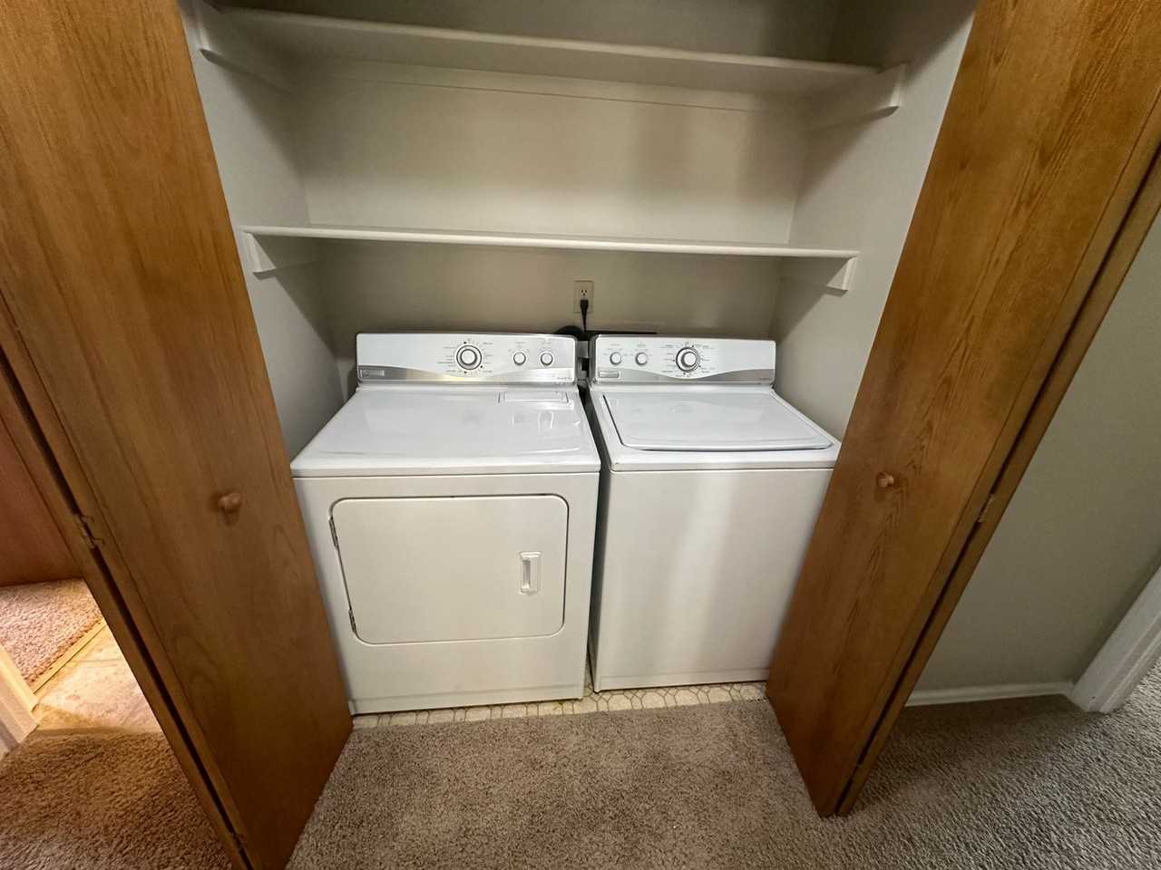 488 W Rockrimmon Blvd #B - Photo 7 of 13