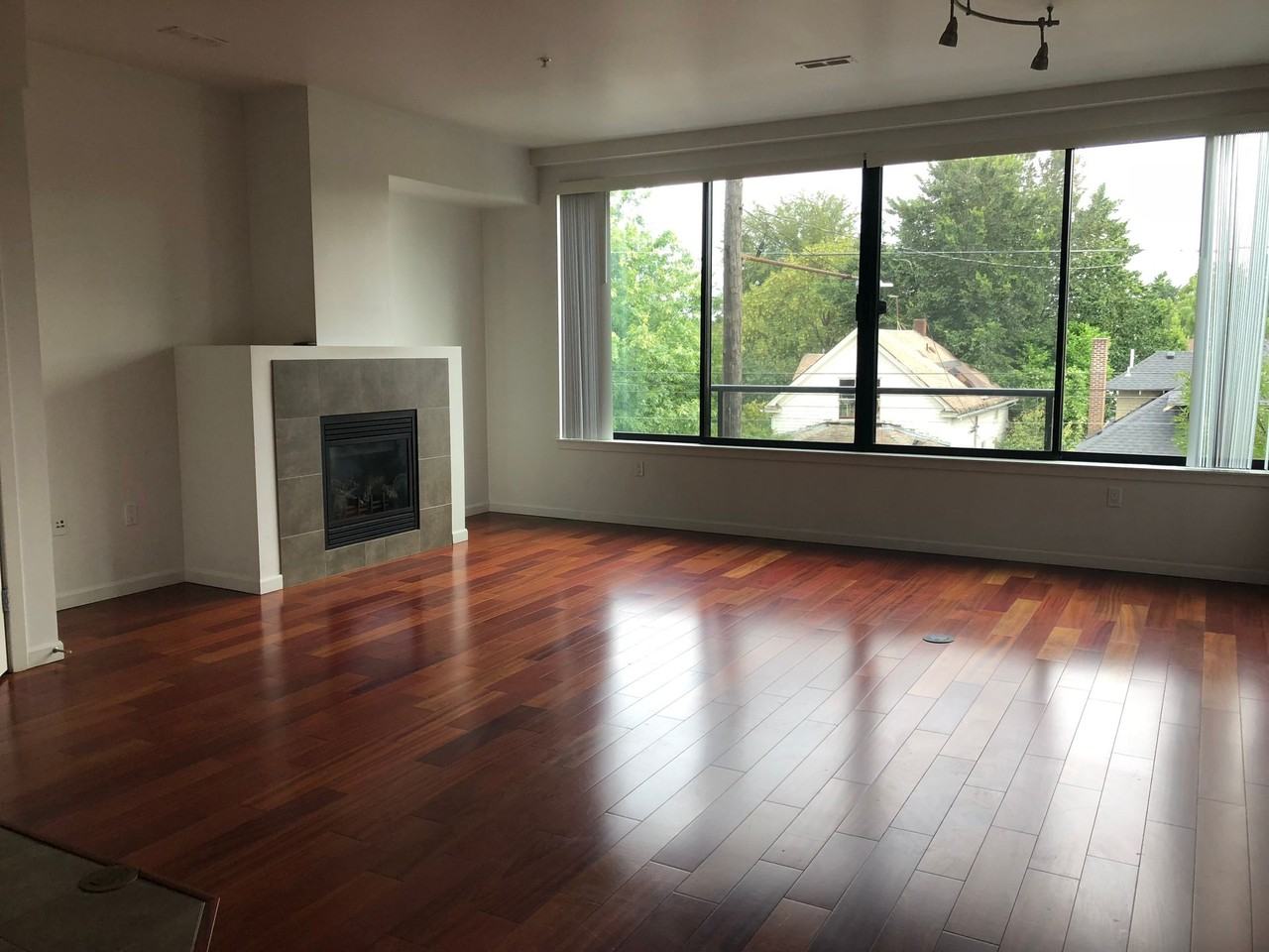 Hawthorne 44 - Photo 4 of 5