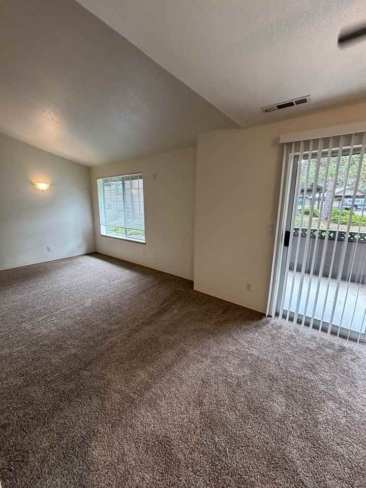 Oakridge - Photo 4 of 50