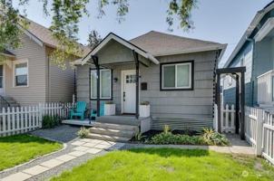 featured image of 3212 Oakes Ave