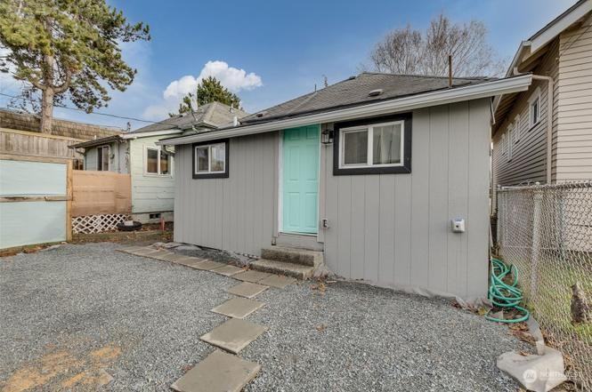 3212 Oakes Ave - Photo 5 of 17