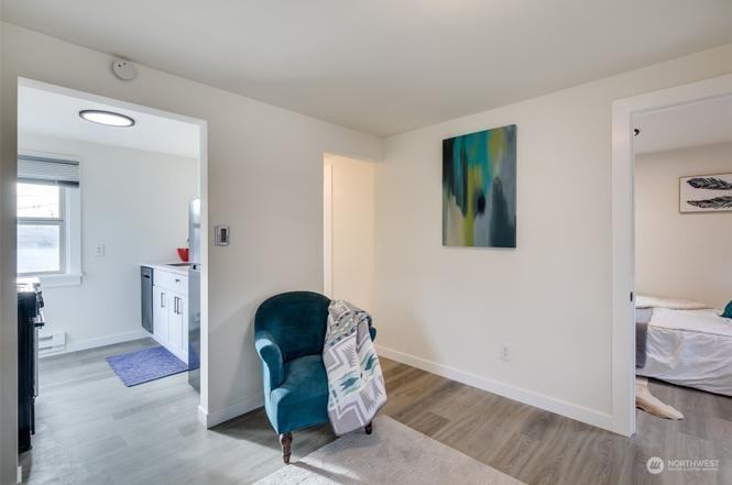 3212 Oakes Ave - Photo 7 of 17