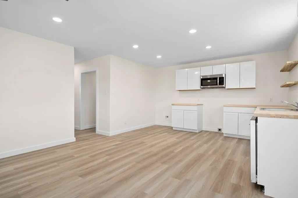 424 Eloise Drive - Photo 4 of 14