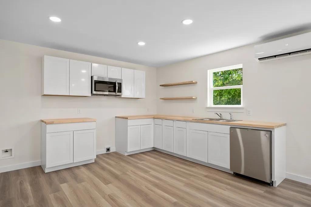 424 Eloise Drive - Photo 5 of 14