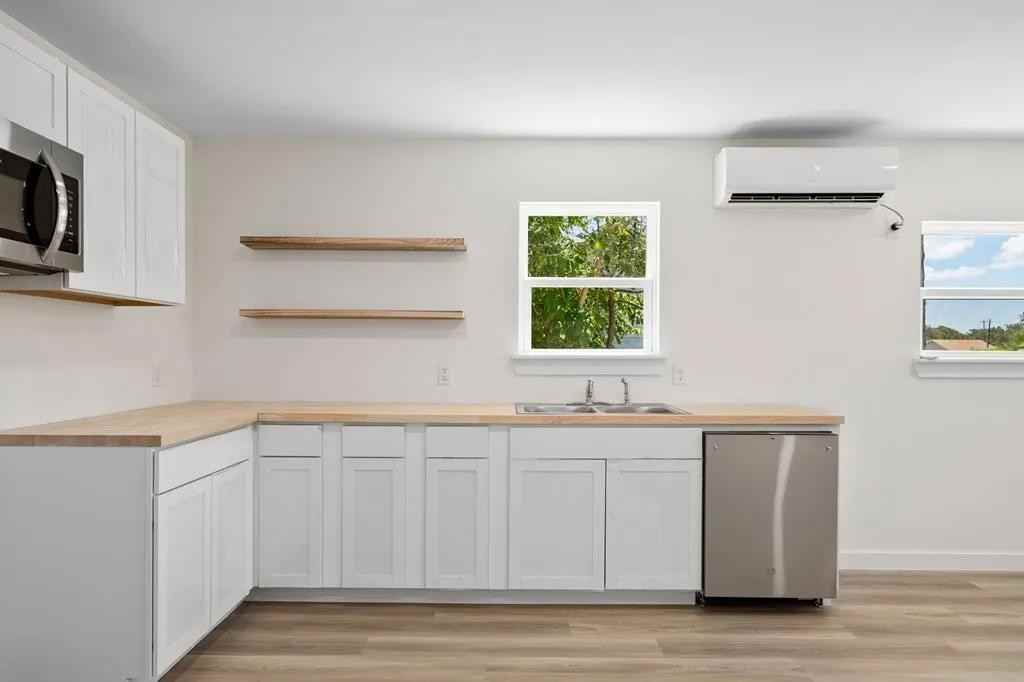 424 Eloise Drive - Photo 6 of 14