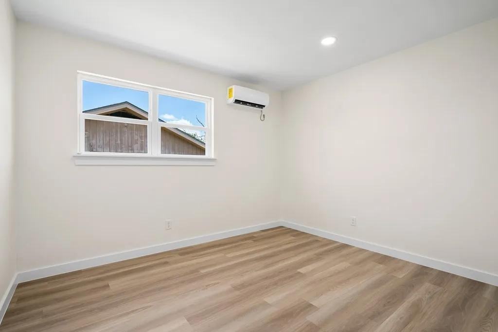 424 Eloise Drive - Photo 7 of 14