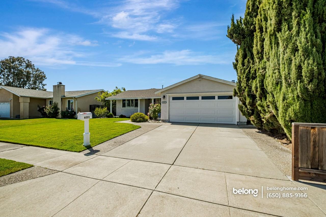 6221 Broadway Ave - Photo 2 of 42