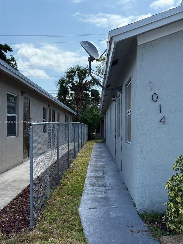 1014 Nw 6th Ave #1-2 - Photo 3 of 17