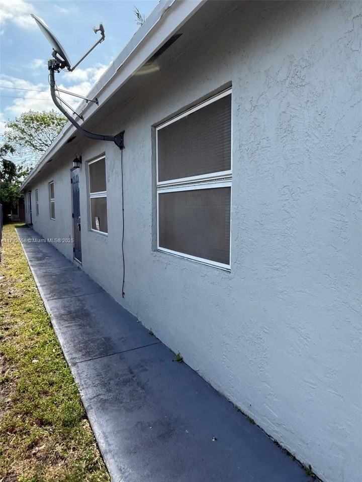 1014 Nw 6th Ave #1-2 - Photo 4 of 17