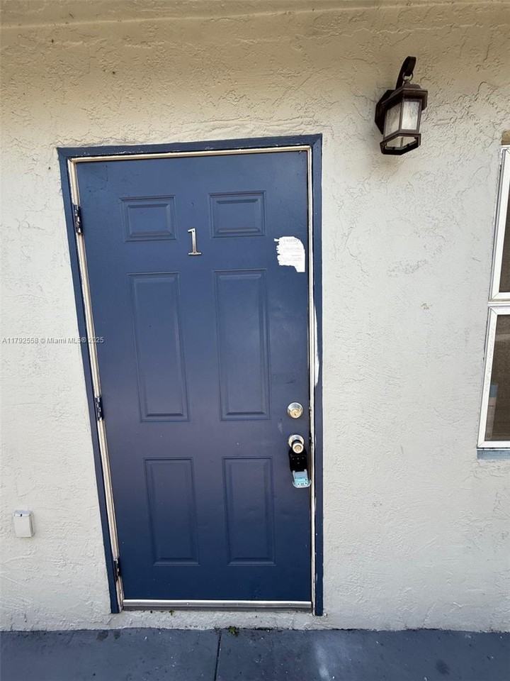 1014 Nw 6th Ave #1-2 - Photo 5 of 17