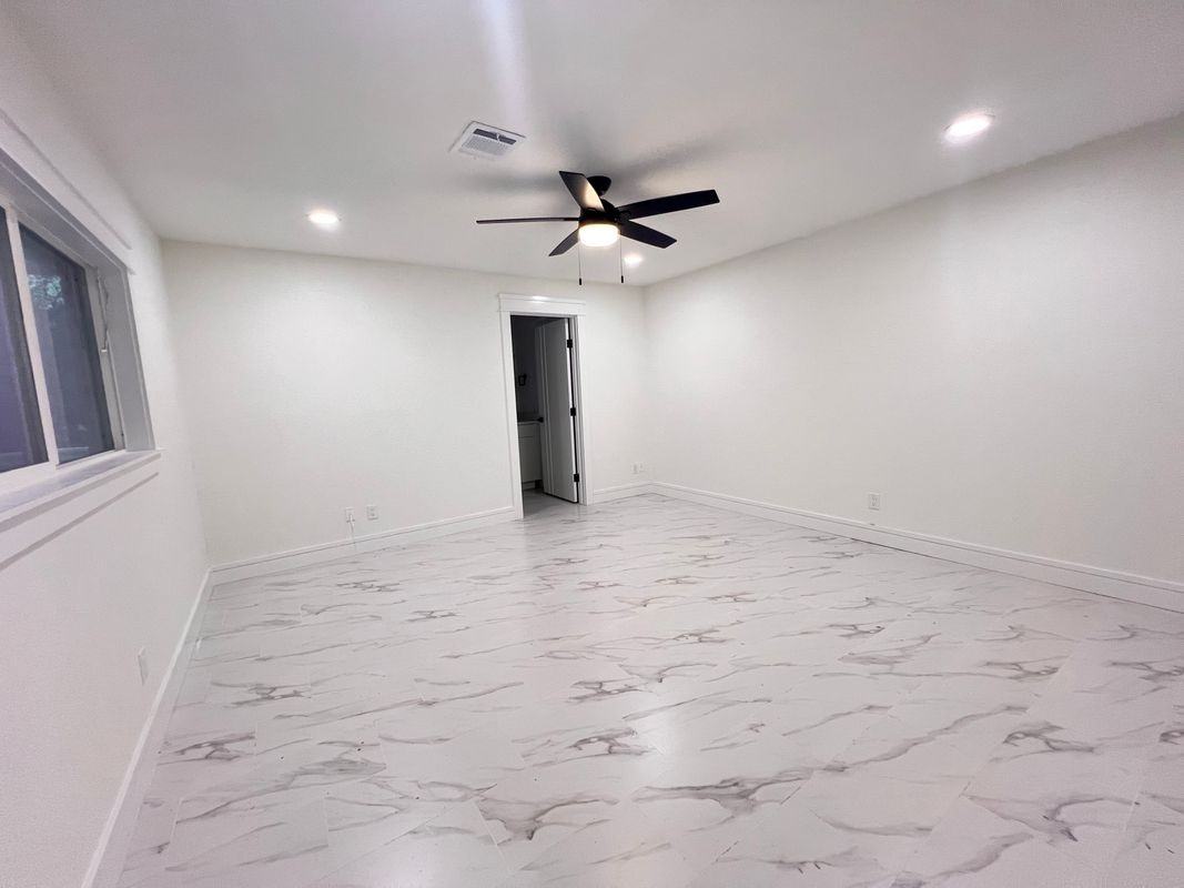 20156 Russell Dr - Photo 5 of 8