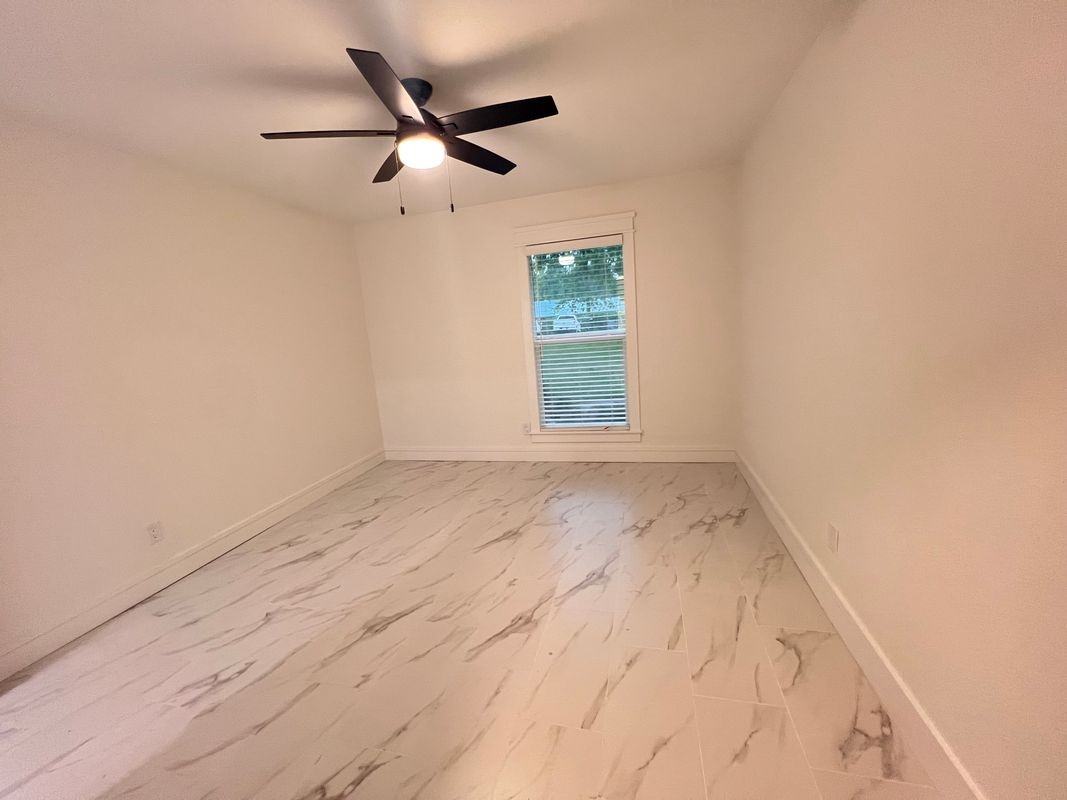 20156 Russell Dr - Photo 7 of 8