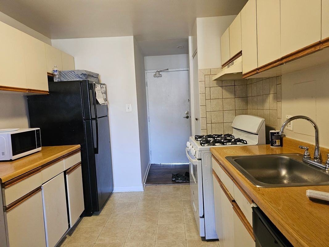 2842 Dover Ln ##302 - Photo 2 of 7