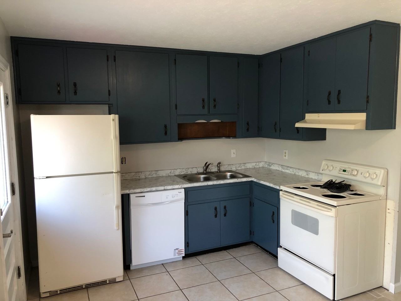 1599 Coombs Dr #2 - Photo 3 of 14