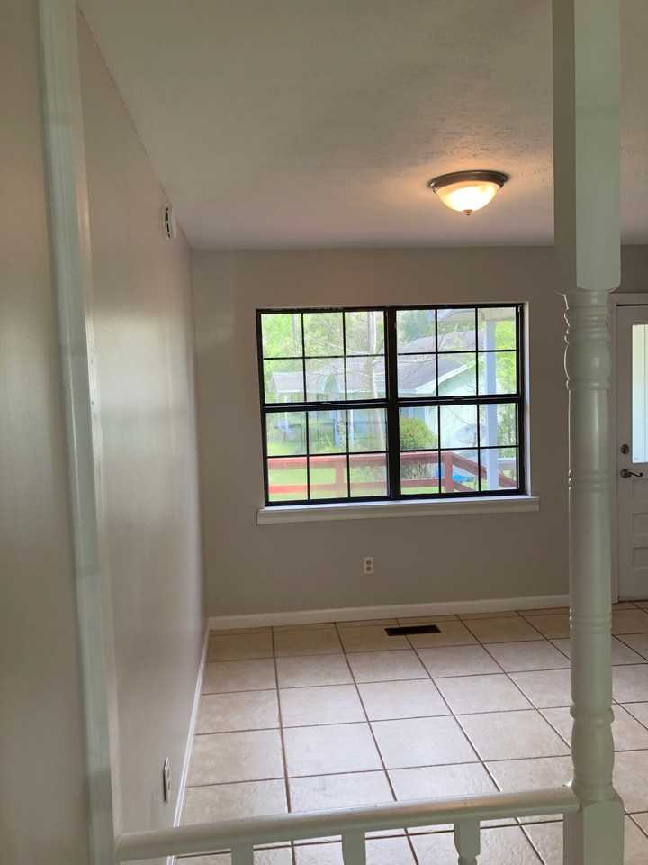 1599 Coombs Dr #2 - Photo 5 of 14