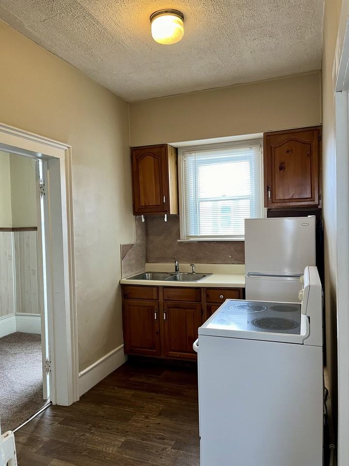 445 East Jackson Street #A - Photo 3 of 10