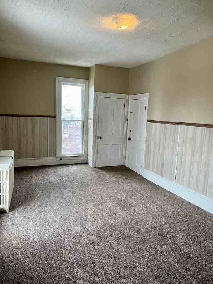 445 E Jackson St #A - Photo 5 of 10