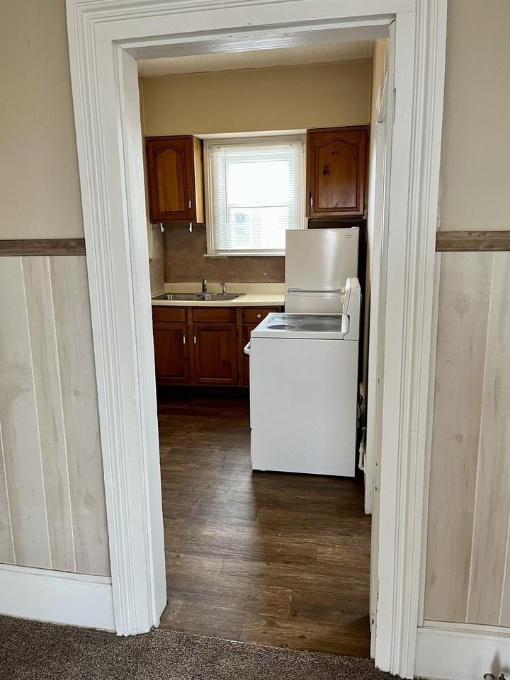 445 East Jackson Street #A - Photo 5 of 10