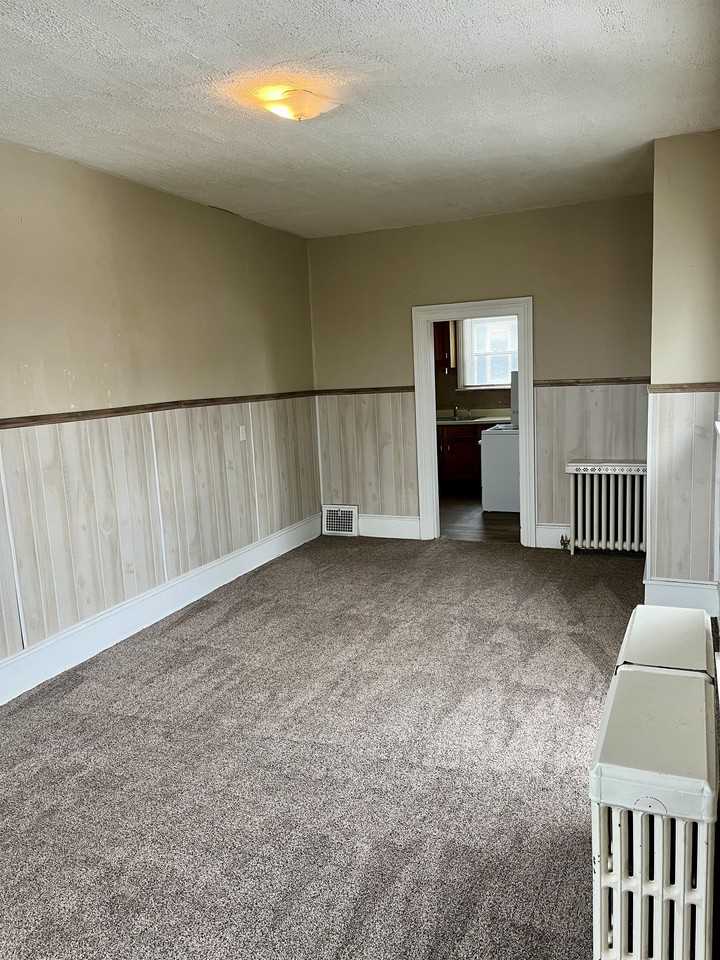 445 E Jackson St #A - Photo 4 of 10