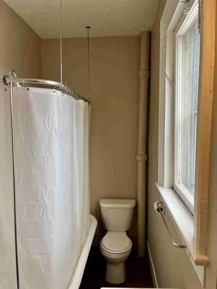 445 E Jackson St #A - Photo 4 of 10