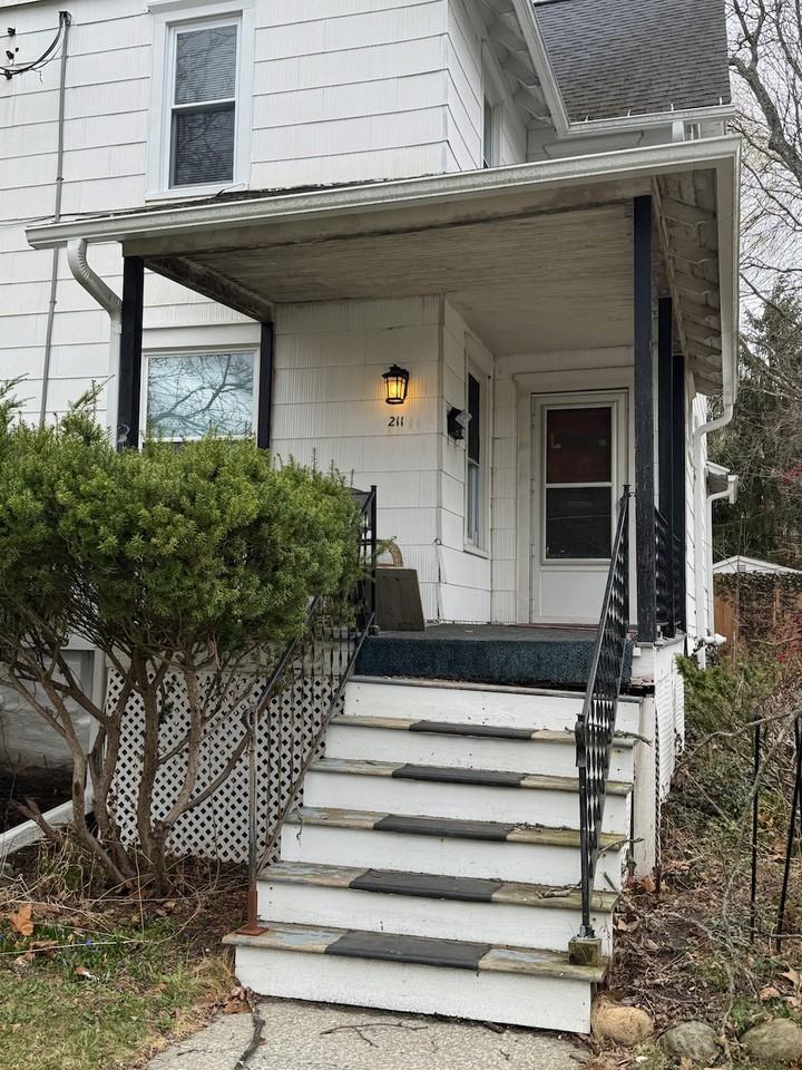 211 Cornell St - Photo 5 of 26