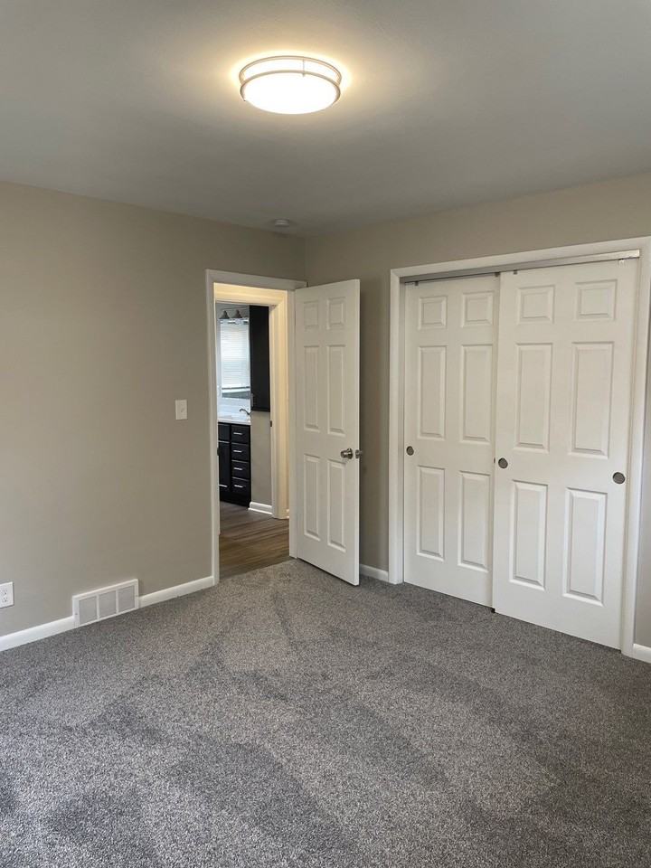 912 Davis Ave - Photo 6 of 50