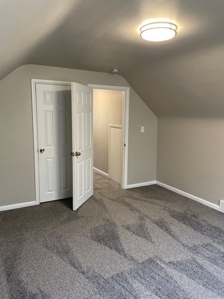 912 Davis Ave - Photo 4 of 50