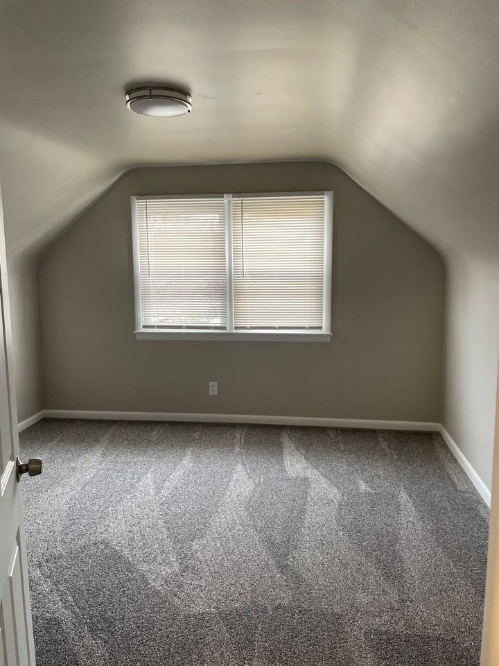 912 Davis Ave - Photo 6 of 50